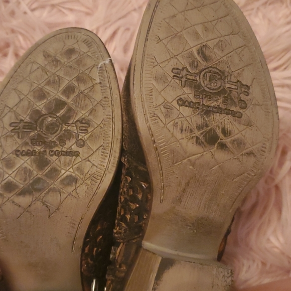 Gently worn circle G booties - Picture 4 of 4